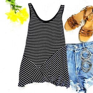 Kensie Women's Sleeveless Shirt Tank Top Size Medium Navy Blue White Striped